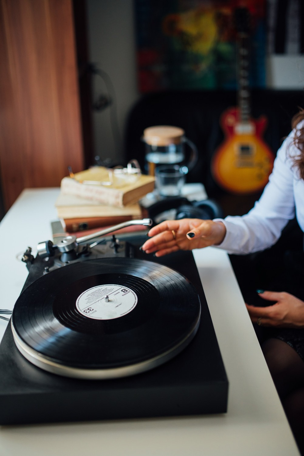 Platine vinyle de DJ en soirée